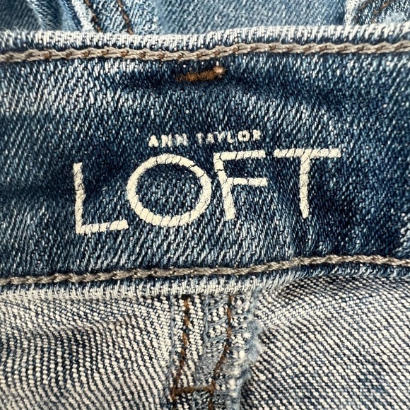 Ann Taylor Loft Relaxed Skinny Distressed Jeans Size 26 Women’s - Picture 2 of 6